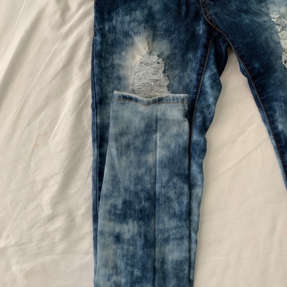 Ripped Bleach Washed Jeans - Picture 2 of 3